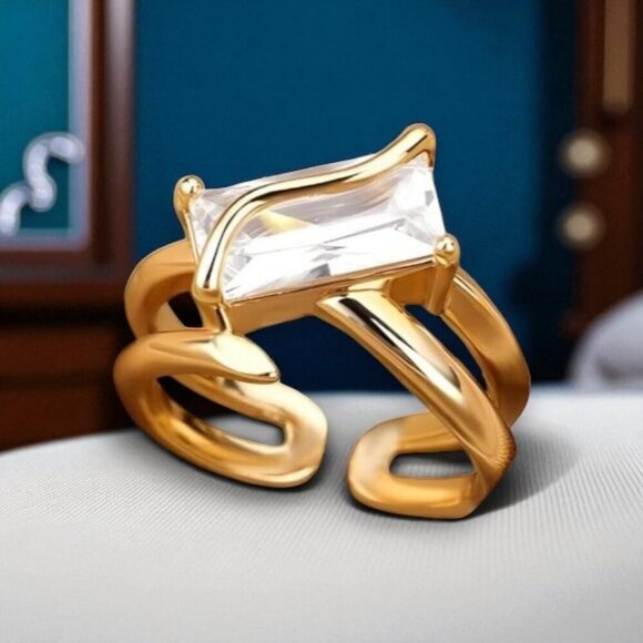 ๐๏ธ18K Gold Plated Adjustable Ring with Stunning Cubic Zirconia Fits Sizes 7-8 โจ - Picture 1 of 14